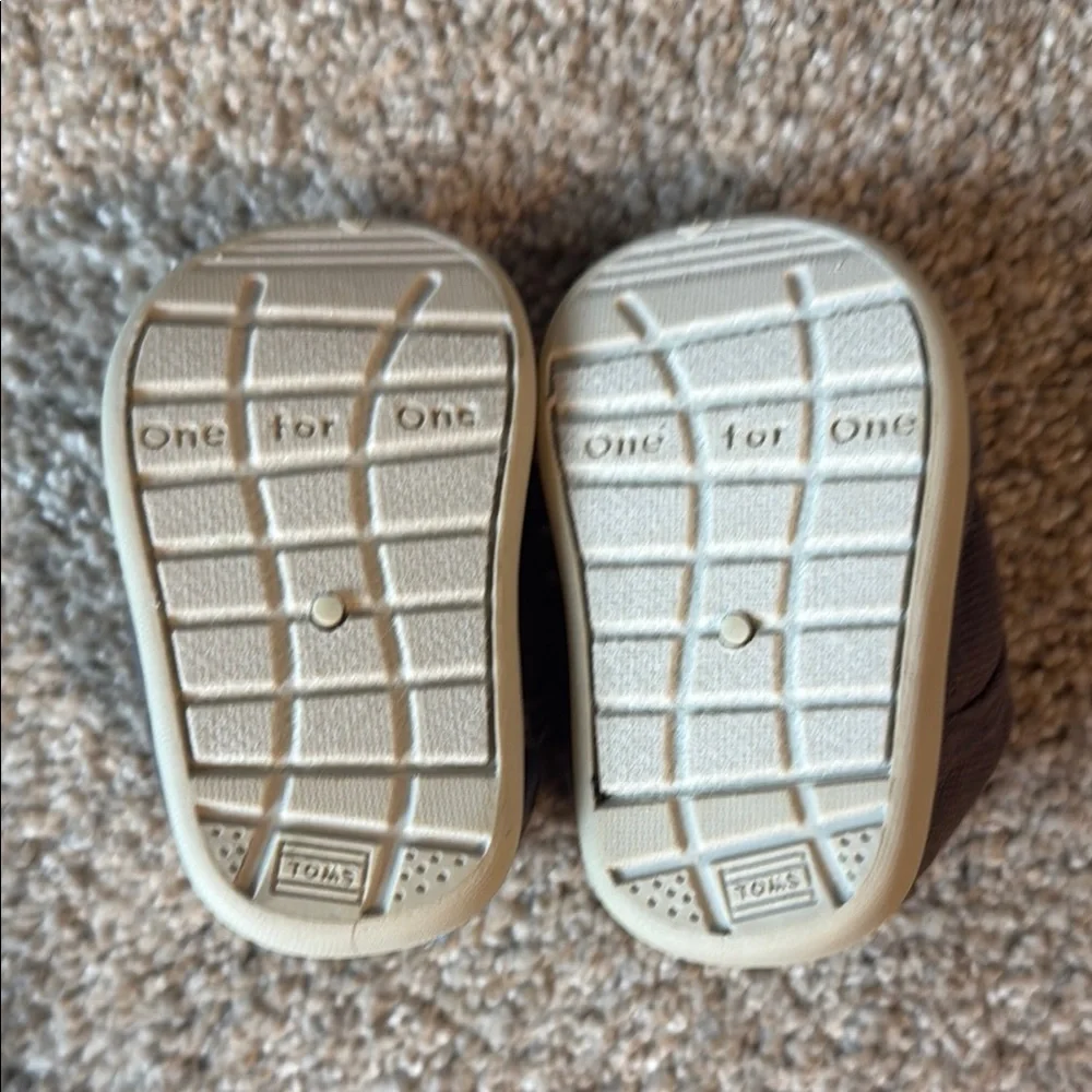 Toms Gray Baby Walker Shoes with Elastic Slip-On Design (jbf)